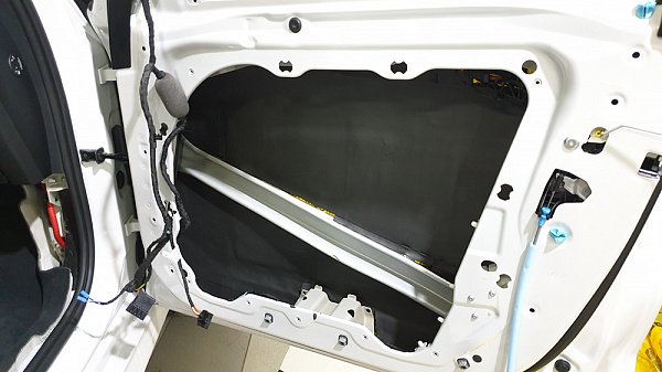 Шумоизоляция дверей BMW X5 G05 2019
